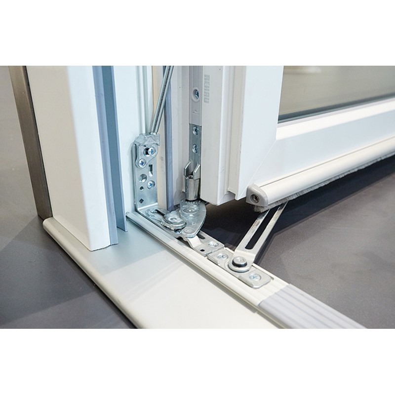 Vis de serrage du limiteur d'ouverture sur la fenêtre en plastique